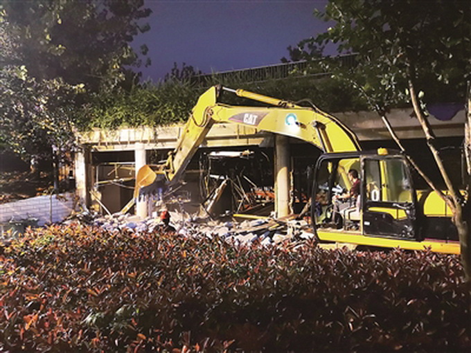 |水利部调查秦淮河堤内建餐厅事件，违建连夜拆除，河湖“四乱”必须清