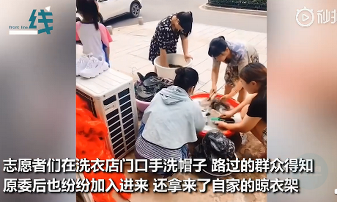 热点|群众自发组织为抗洪战士洗迷彩服，路人纷纷加入！有人还拿来晾衣架