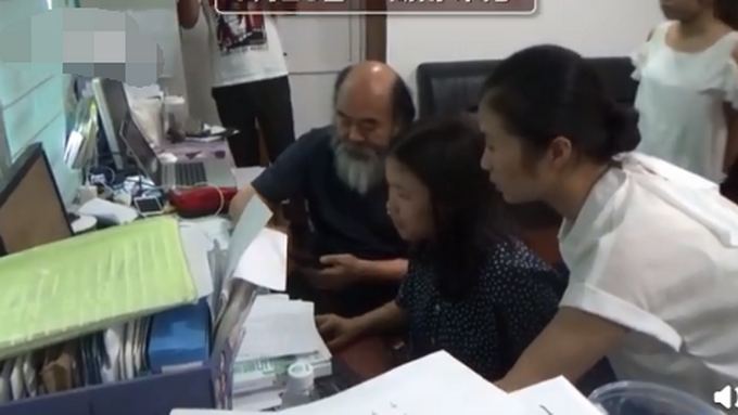 热点|留守女生高考676分，父亲激动流泪，50多位老师连夜进村报喜