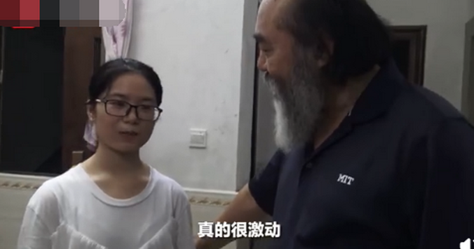 热点|留守女生高考676分，父亲激动流泪，50多位老师连夜进村报喜