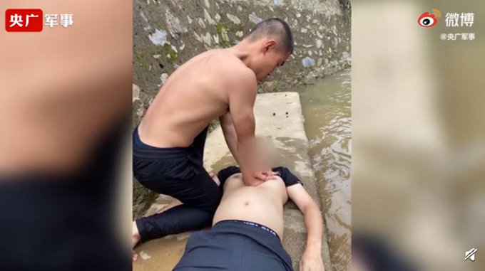 推荐|2分钟救4人的95后战士荣获一等功！网友：致敬最可爱的人，他值得！