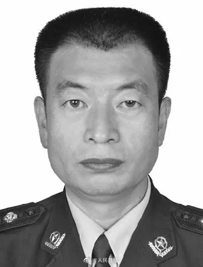 牺牲民警|甘肃52岁民警因公牺牲，曾荣立个人三等功，网友：一路走好