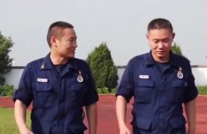 抗洪救灾|双胞胎消防员在防汛一线相遇，团聚了一天，又要离别