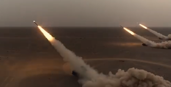 女兵|20岁女兵征服40吨远火车，她们中有的是萌妹子，如今手上长满老茧