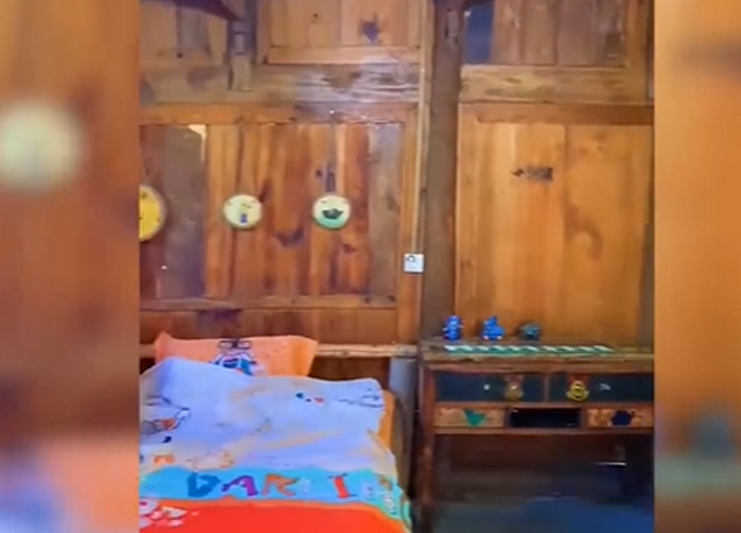 |父亲为弥补儿子亲手改造房间，外出打工多年，想在孩子童年留点记忆