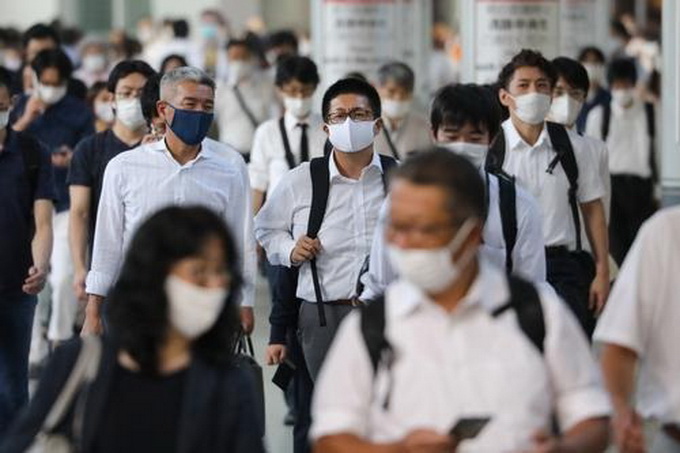 |六成日本人出现新冠疑似症状仍上班，网友：公司不会轻易让人休假