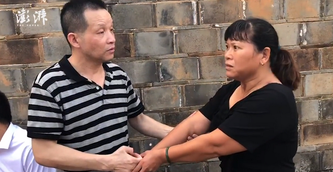 张玉环|张玉环改判无罪后和前妻相见，两人双手紧握，前妻因情绪激动而晕倒