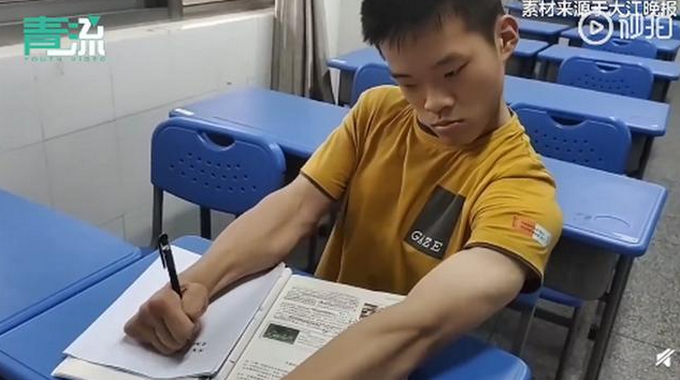 |13岁盲童天籁之音曾获国际大奖，网友：上帝关扇门，她自己凿出好多窗