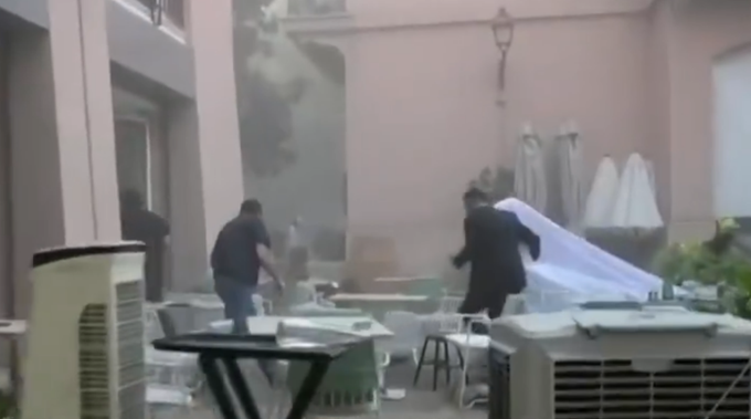 黎巴嫩|黎巴嫩新娘拍照时突遇大爆炸，重返婚礼现场一片狼藉：我本来像公主一样