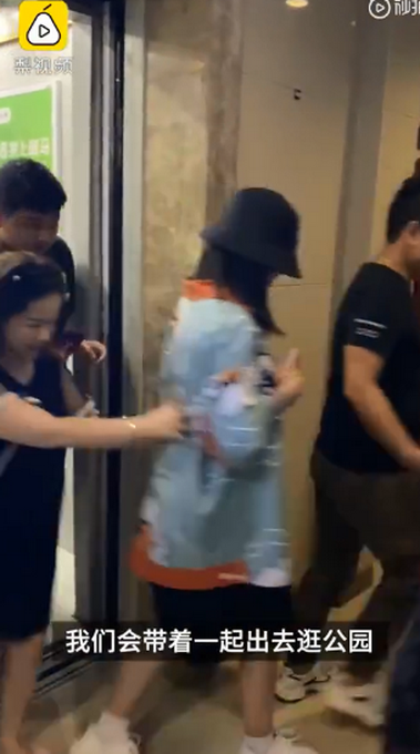 热点|85后舅舅带8个外甥过暑假：吃饭要排队，出门要数人头防走丢