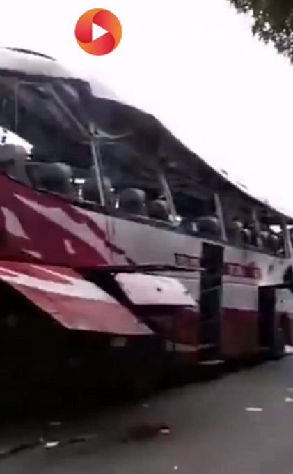 热点|突发！济南一大巴车行驶中突然爆炸，车窗炸飞附近商铺遭殃