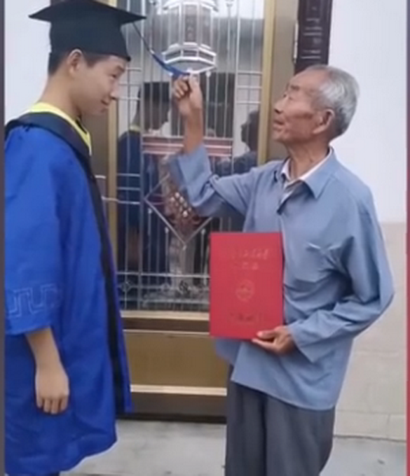 |哈工程研究生毕业让自己爷爷拨穗，网友：又温暖又羡慕