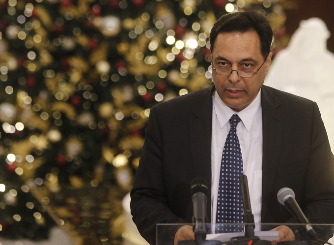 |黎巴嫩总理宣布政府辞职，贝鲁特大爆炸后，示威者包围政府机关纵火