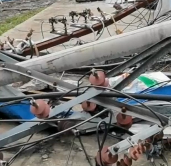 龙卷风|黑龙江部分乡镇遭龙卷风袭击，房盖满天飞，村民：十分罕见