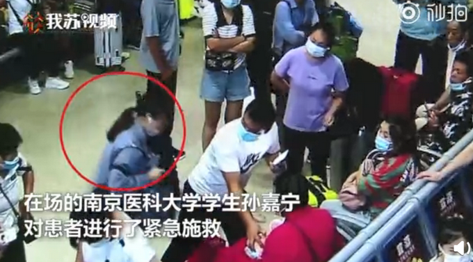 热点|救人医学生回应获奖1万元：不是很需要，只是做了该做的