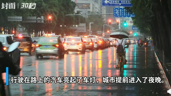 热点|白天懂了夜的黑！成都暴雨白天变黑夜，网友：午饭一过以为自己在加班