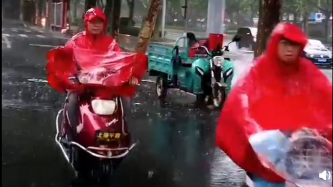 推荐|济南大雨，黑云压城场面震撼！气象台预报：这雨至少还要下三天