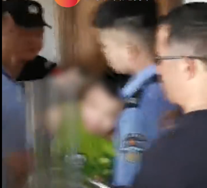 少年犯罪|15岁少年殴打奶奶持匕首挑衅警察，初步判断其有心理障碍