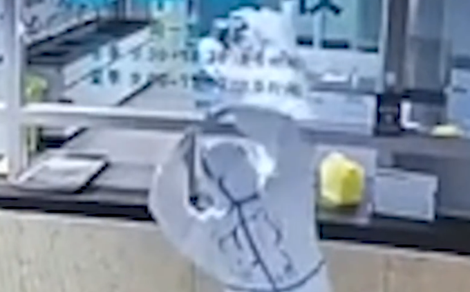 医护人员|可爱！看到核酸样本减少新疆医护人员开心到跳舞