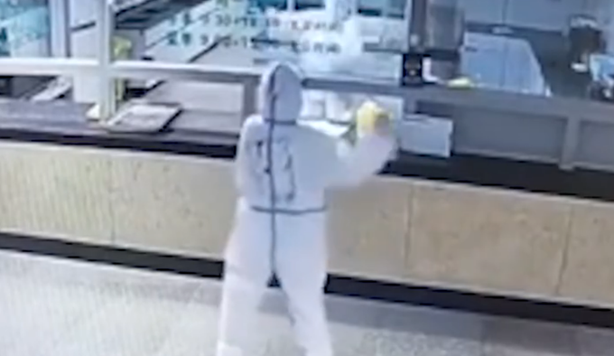 医护人员|可爱！看到核酸样本减少新疆医护人员开心到跳舞