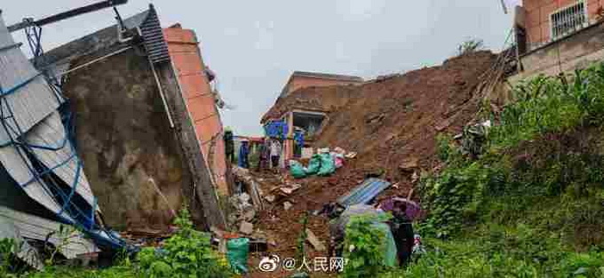 |云南临沧山体滑坡致5人失联，网友纷纷留言：愿平安！