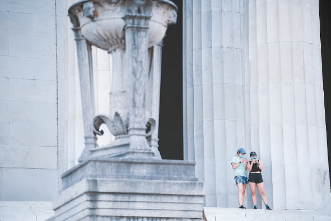 推荐|美国新冠疫情近期反弹明显，大学被迫重开网课