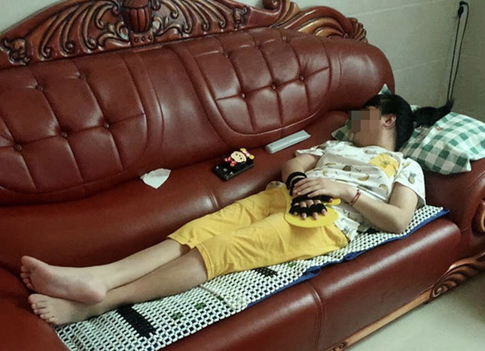 |两协警追骑摩托情侣，致其1死1伤，伤者家属向公安索赔六百万