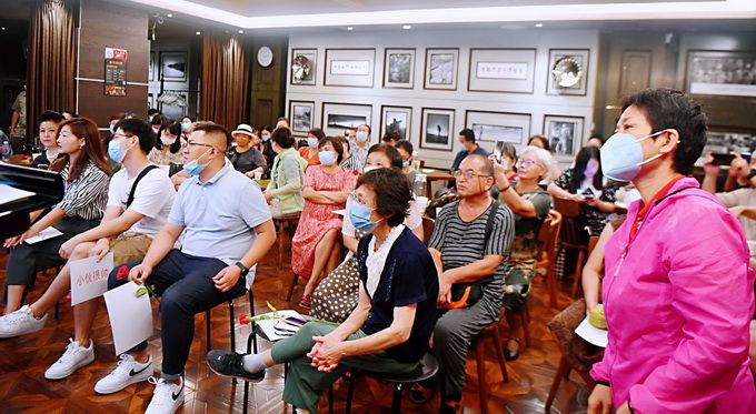 |百名大妈义务做红娘，七夕组团给年轻人找对象