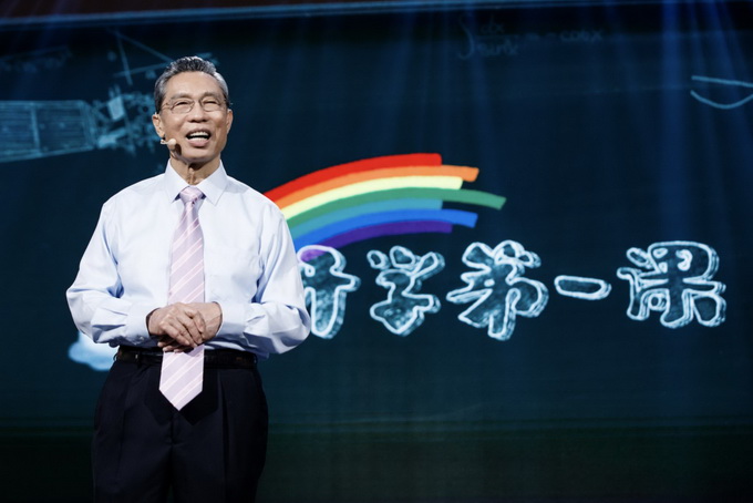 推荐|钟南山携手抗疫英雄，《开学第一课》9月1日开讲