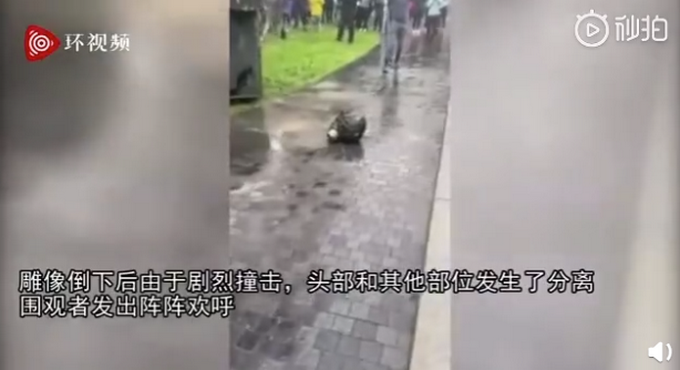 |加拿大抗议者推倒首任总理雕像，现场画面曝光，雕像头部当场断裂