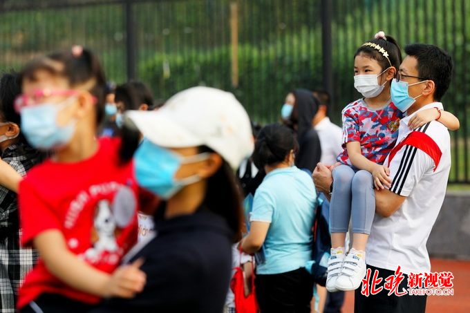 开学|开学后家长焦虑在所难免，爹妈最好能在自己身上克服