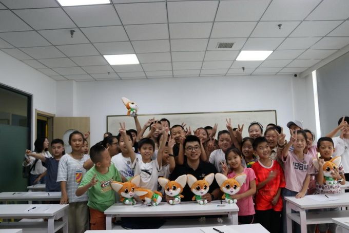 |爱学习教育“学霸de老师来了”名师见面会走进商洛