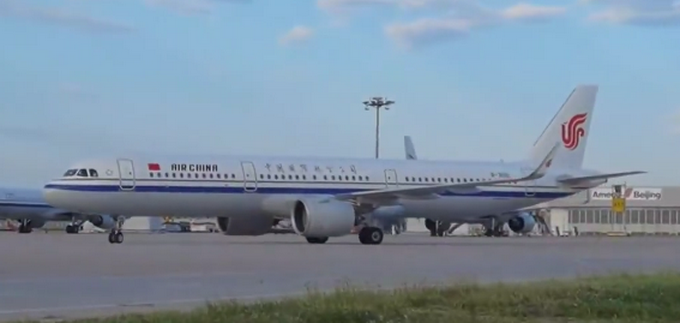 北京|恢复直飞北京的第一架国际航班今早落地，现场画面来了