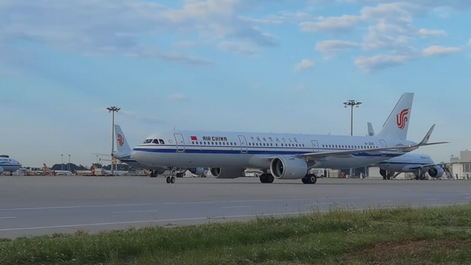 推荐|恢复直飞北京的第一架国际航班已落地！守住国门关口，严防带疫入境