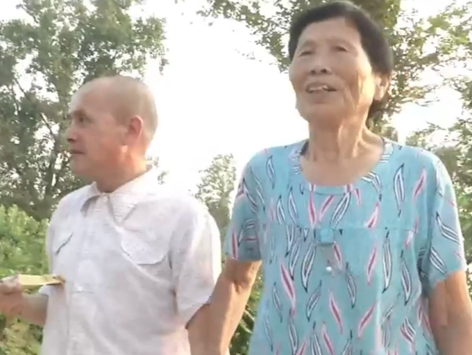 感人|感人！82岁老人照顾残疾邻居11年，为了一个口头承诺