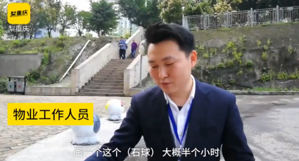 暖心|门卫大爷校门口打架子鼓走红，网友：没点才艺啥工作都不好干啊