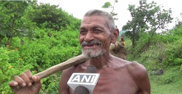 印度|印度男子花30年挖水渠引水到村 网友：精神堪比愚公移山