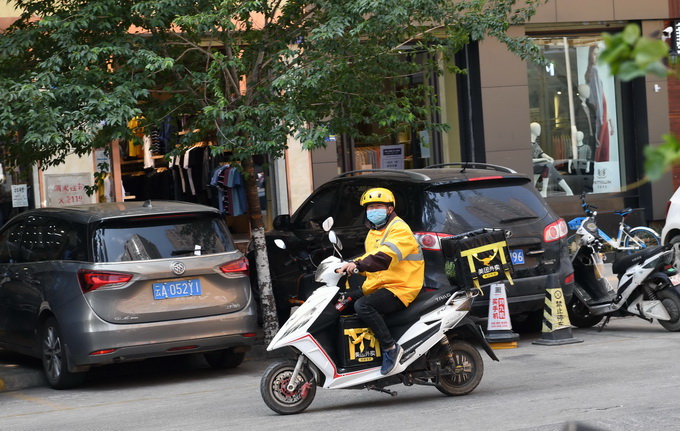 外卖|50分钟违规6次！央视揭秘外卖员送餐全过程，外卖员：一个投诉扣500元