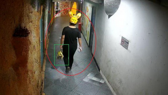 |深圳男子冒充外卖小哥偷外卖吃，以此解决一日三餐竟发福了