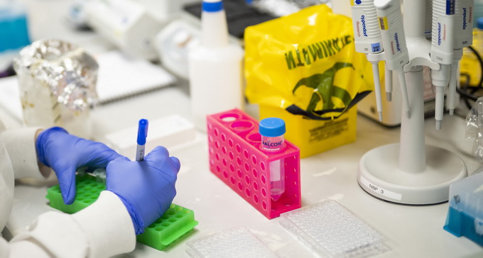 |美国辉瑞公司在研新冠疫苗试验参与者出现副作用