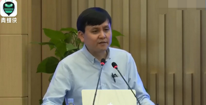 热点|新冠疫苗何时来，要不要打？张文宏：会再拖一会