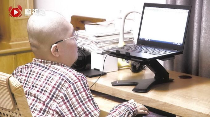 热点|36岁男子从全身瘫痪成了知名作家，曾有医生断言他活不过20岁
