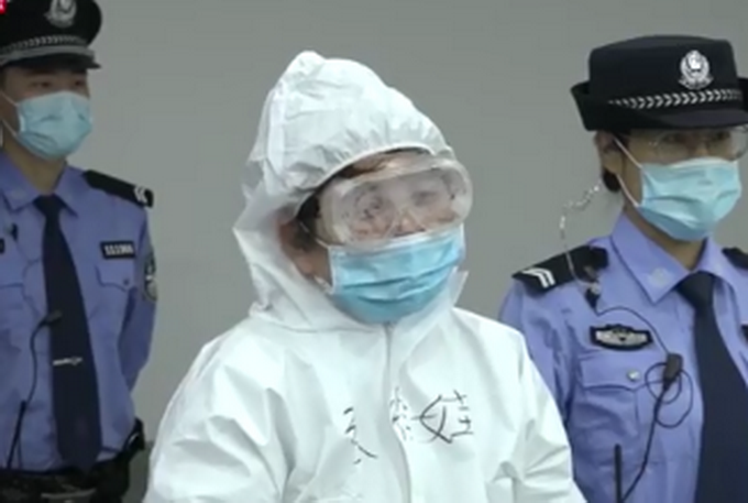 热点|保姆殴打85岁老人被公诉，辩称：我帮他“舒筋活血”，这是“闹着玩”