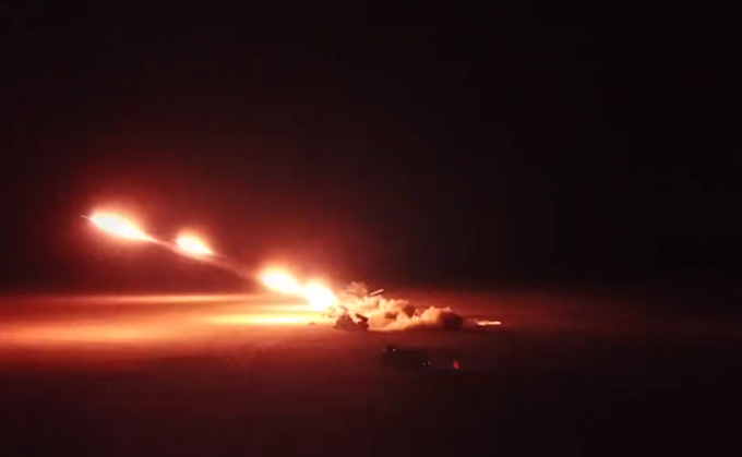 军演|太燃了！陆军西北大漠实弹演练40发齐射，画面来了