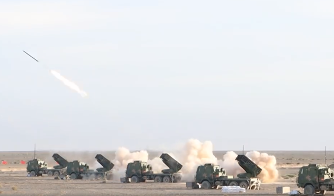 军演|太燃了！陆军西北大漠实弹演练40发齐射，画面来了