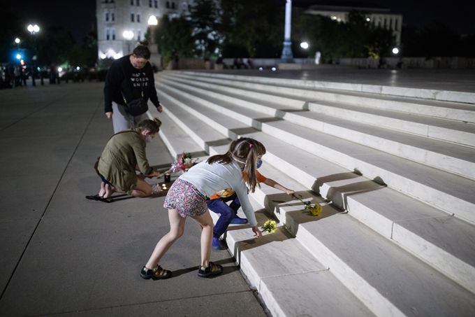 金斯伯格|金斯伯格追悼会将在国会大厦举行，系美国首位获此资格女性