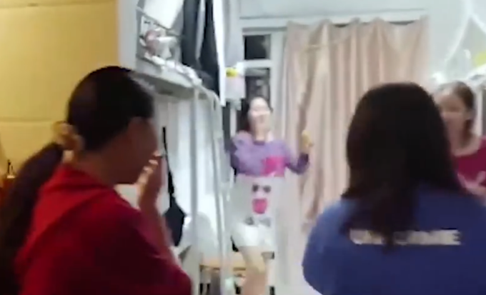 奶茶|班长自费给全班买秋天第一杯奶茶，网友：别人家的班长