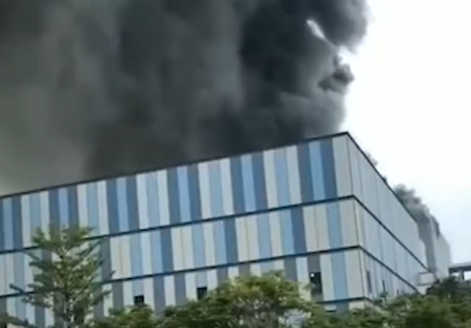 华为|东莞华为实验室起火，现场浓烟滚滚，官方通报