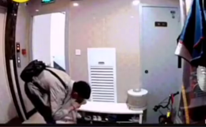 怪癖|啥怪癖？小伙溜进小区，专门偷闻业主臭鞋袜