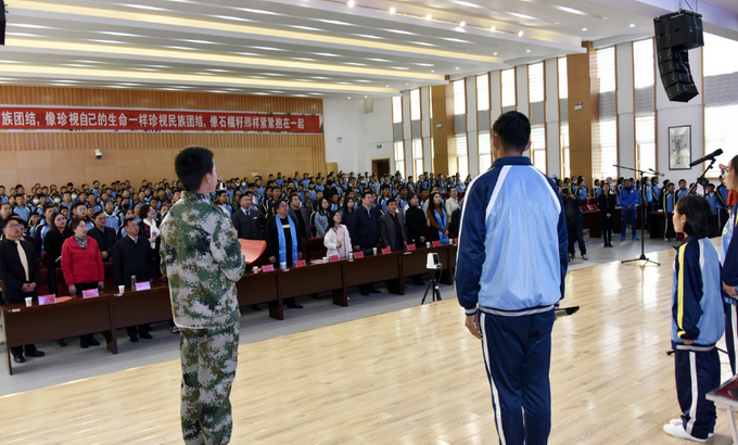 |“和大自然说说话”儿童画国际巡展（青海展）开幕 三江源民族中学的孩子们发出“同在蓝天下 保护三江源”的誓言